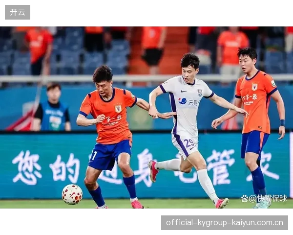 中超垫底青岛海牛：从“逆袭”到“逆风”——副总直播认命，外援带小孩阵容，17岁邹兆镭的“青春突破”